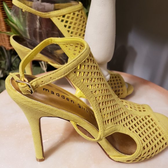 New Madden Girl Yellow Regal Strappy Sandals - Picture 6 of 12